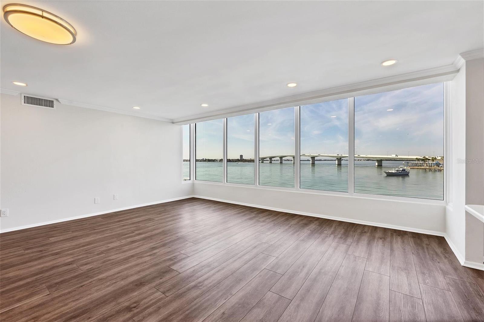 Image 17 of 60 For 226 Golden Gate Point 32