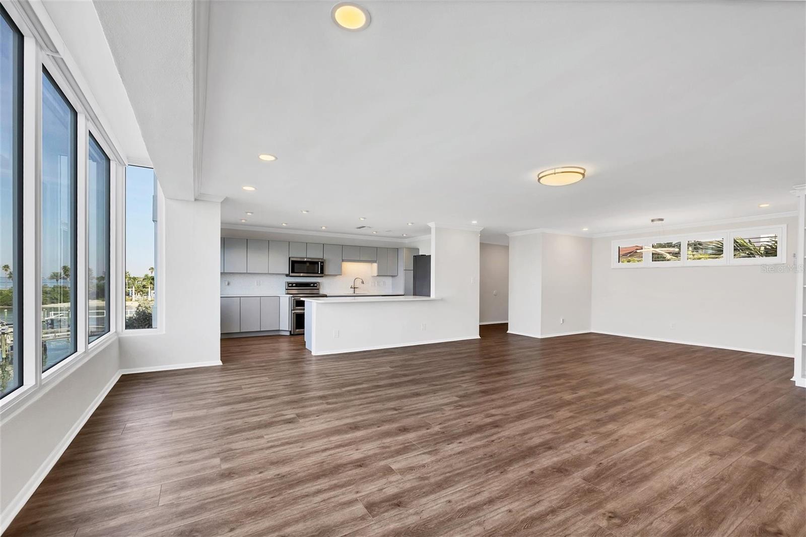 Image 20 of 60 For 226 Golden Gate Point 32