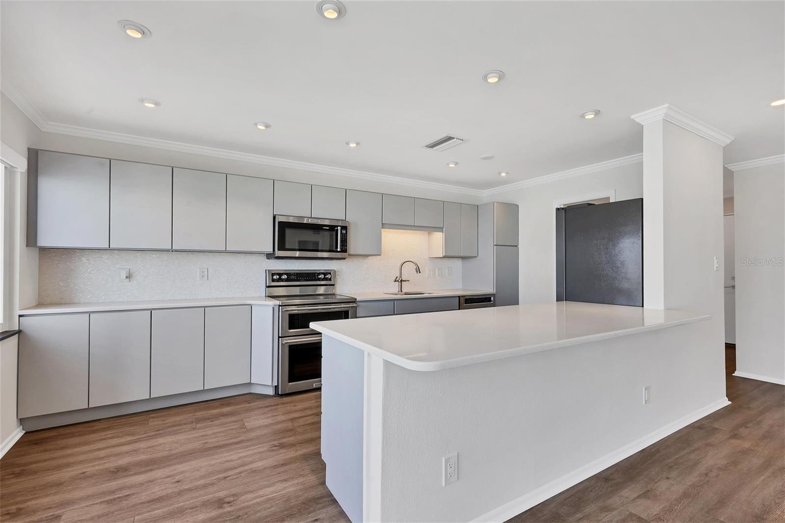 Image 22 of 60 For 226 Golden Gate Point 32