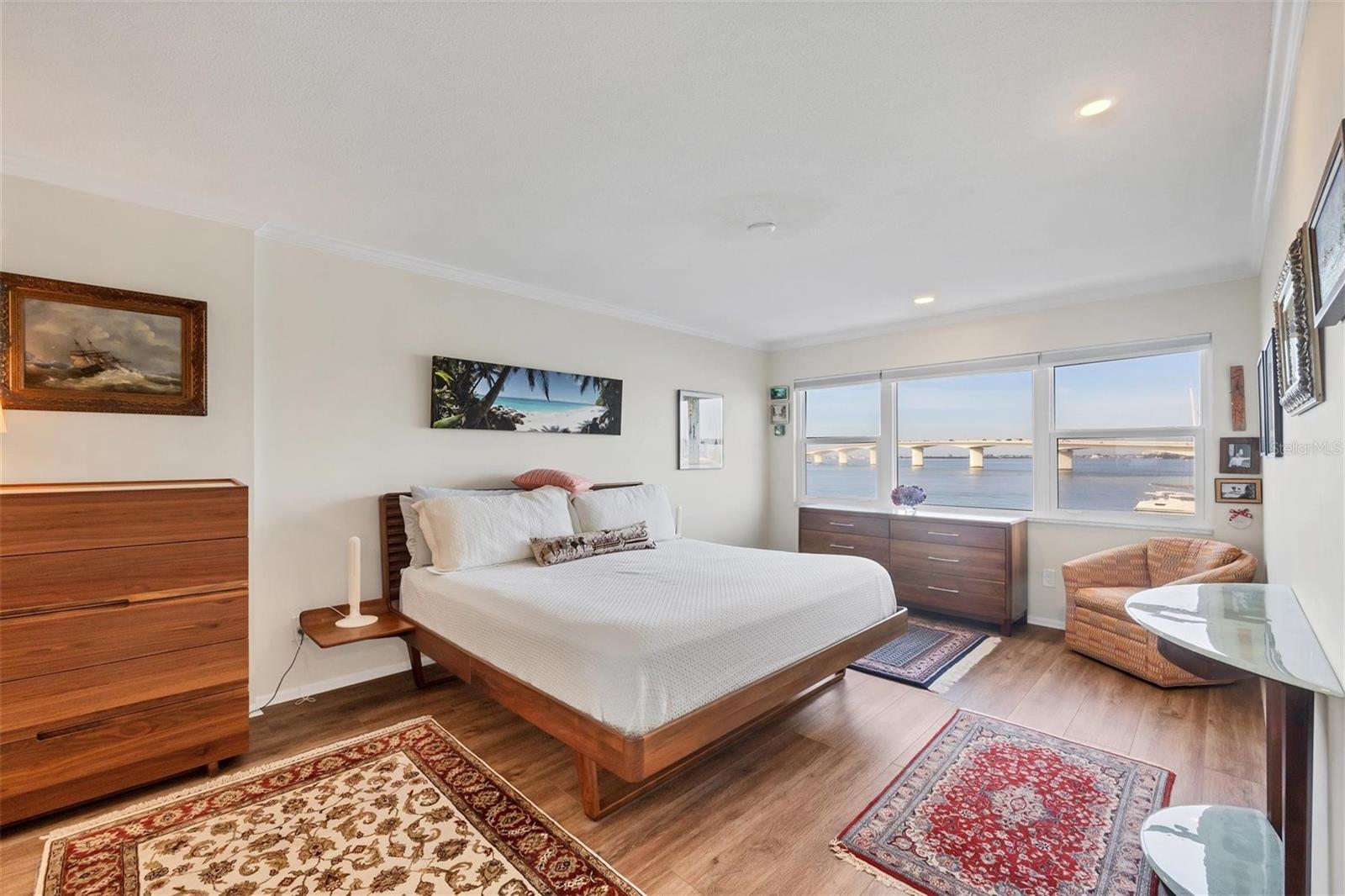 Image 27 of 60 For 226 Golden Gate Point 32