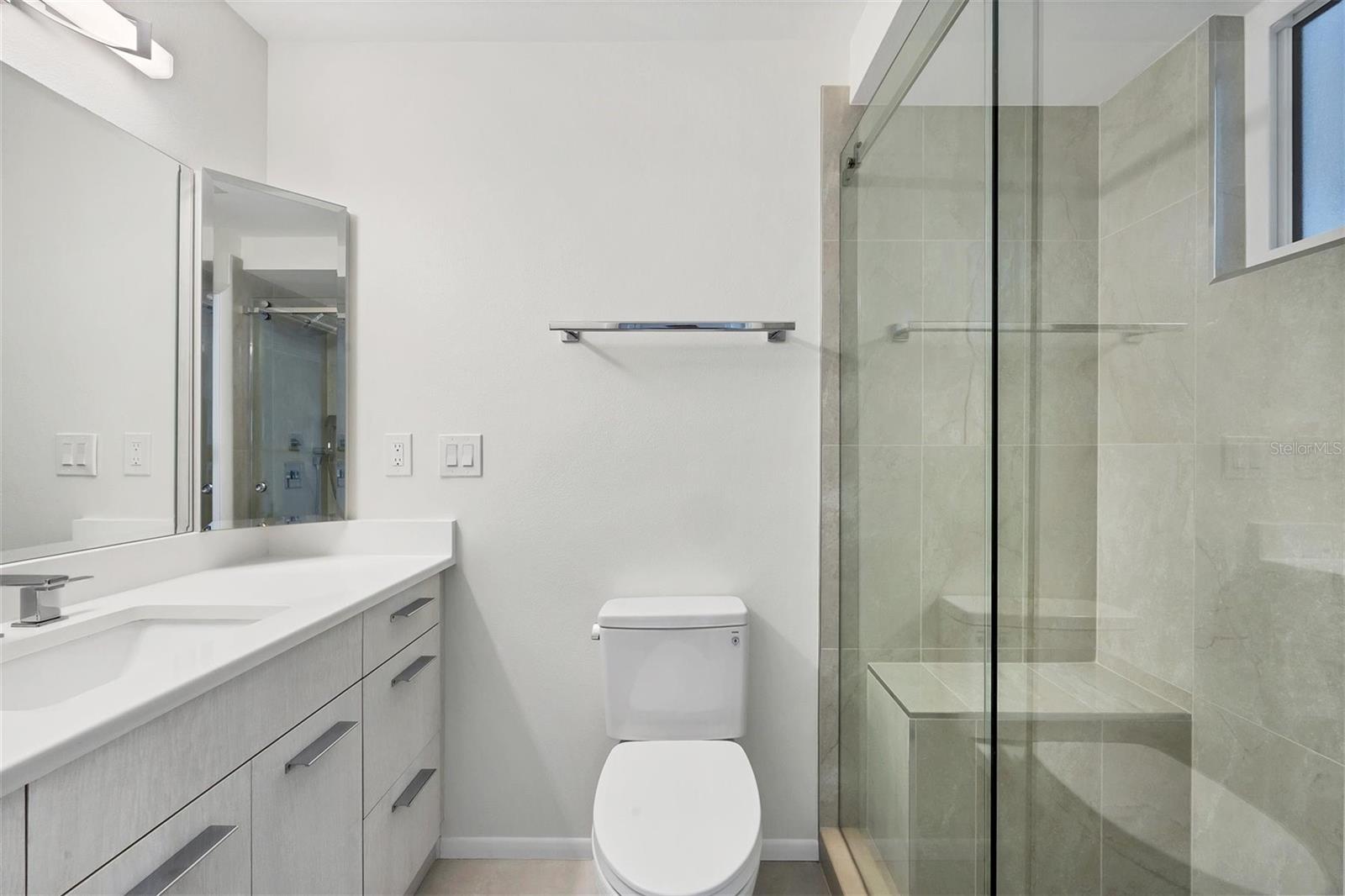 Image 30 of 60 For 226 Golden Gate Point 32