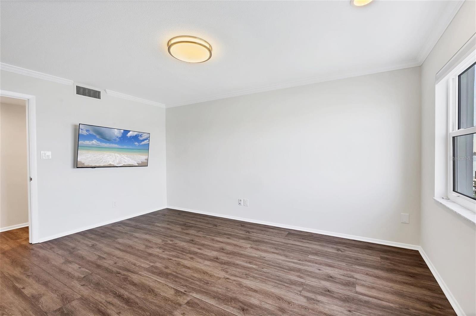 Image 34 of 60 For 226 Golden Gate Point 32