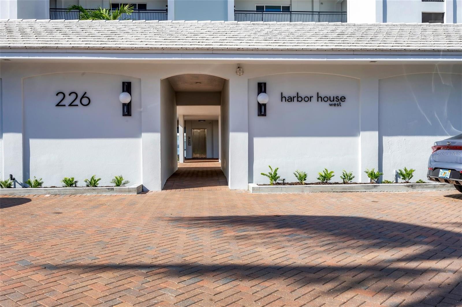 Image 7 of 60 For 226 Golden Gate Point 32