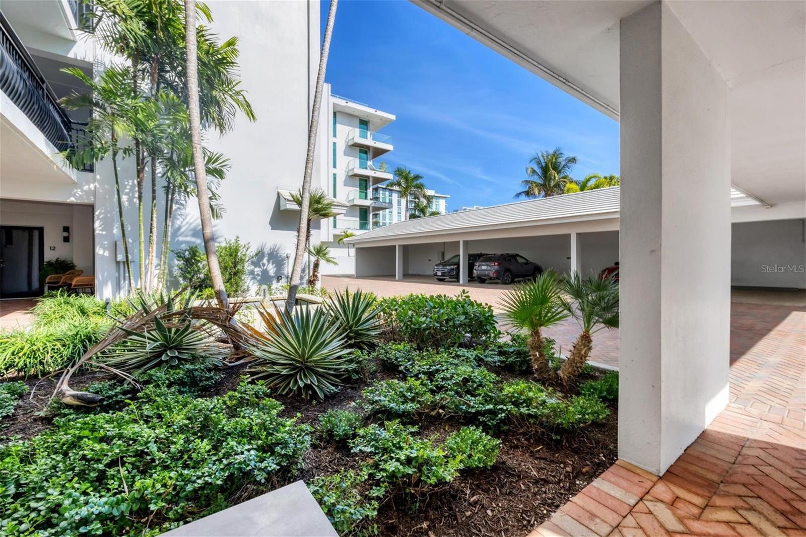 Image 8 of 60 For 226 Golden Gate Point 32