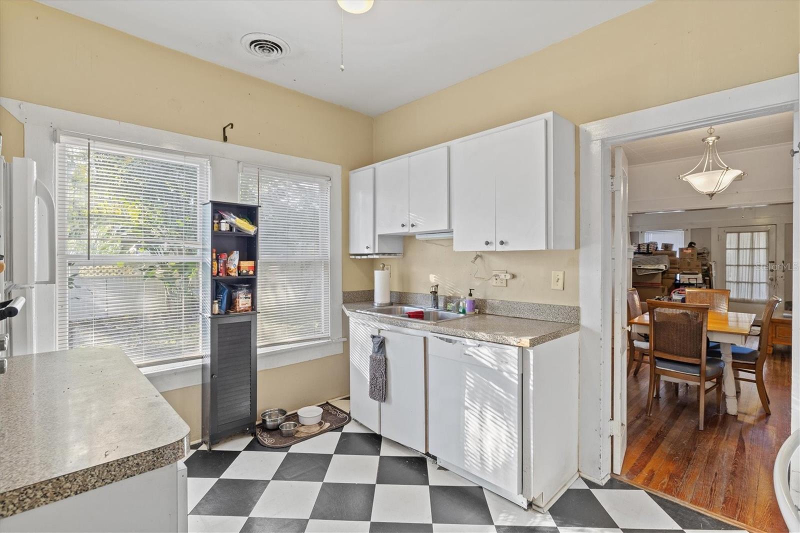 Image 10 of 61 For 2121 7th Avenue W