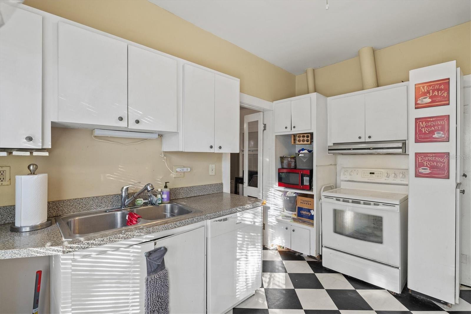 Image 11 of 61 For 2121 7th Avenue W