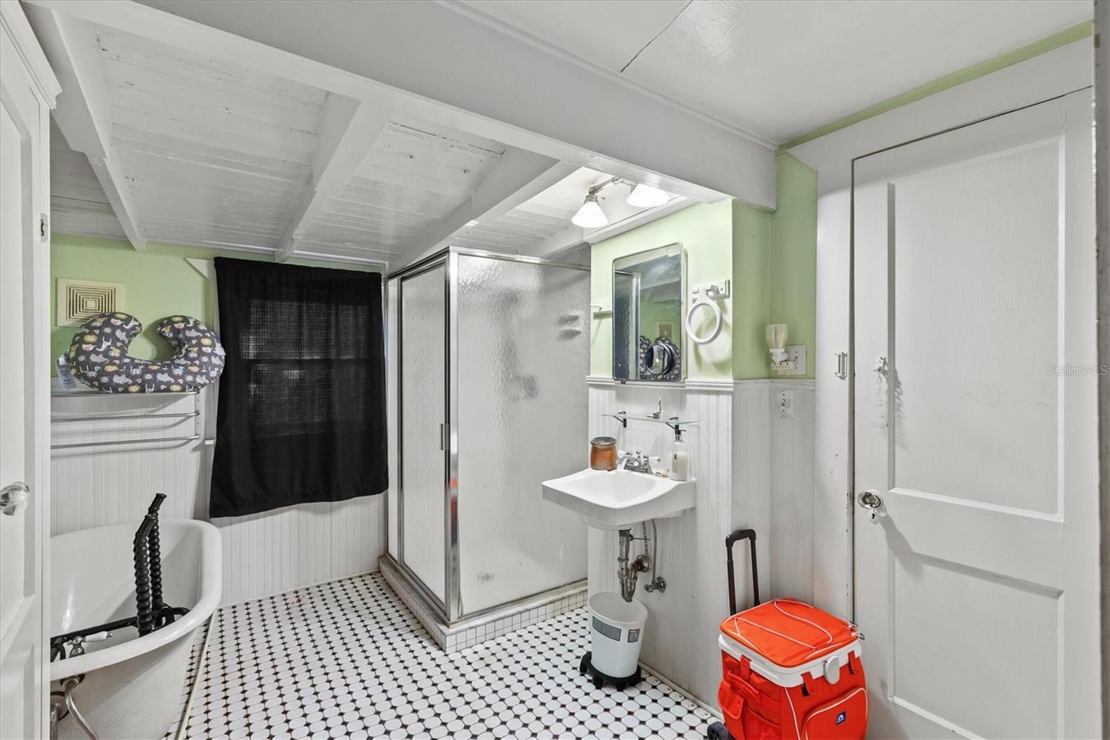 Image 18 of 61 For 2121 7th Avenue W