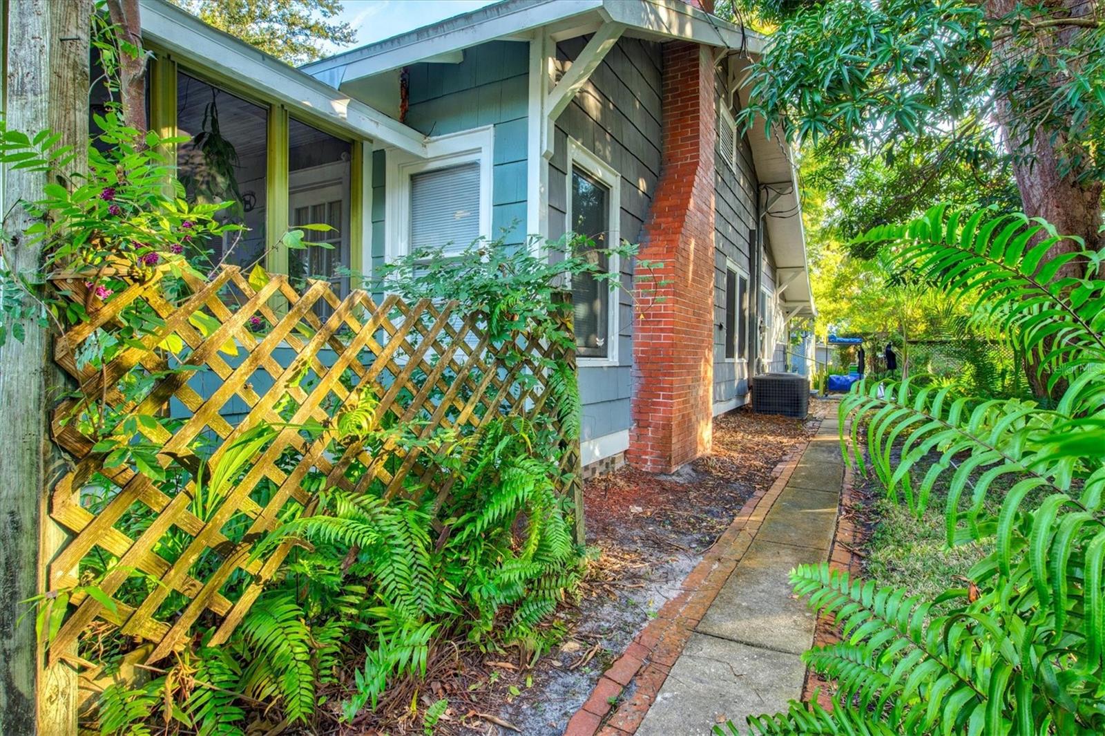 Image 19 of 61 For 2121 7th Avenue W