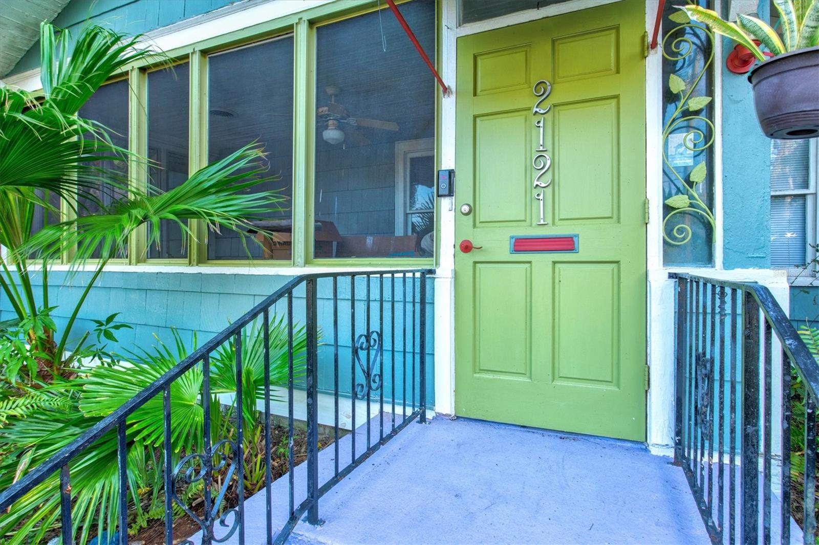 Image 5 of 61 For 2121 7th Avenue W