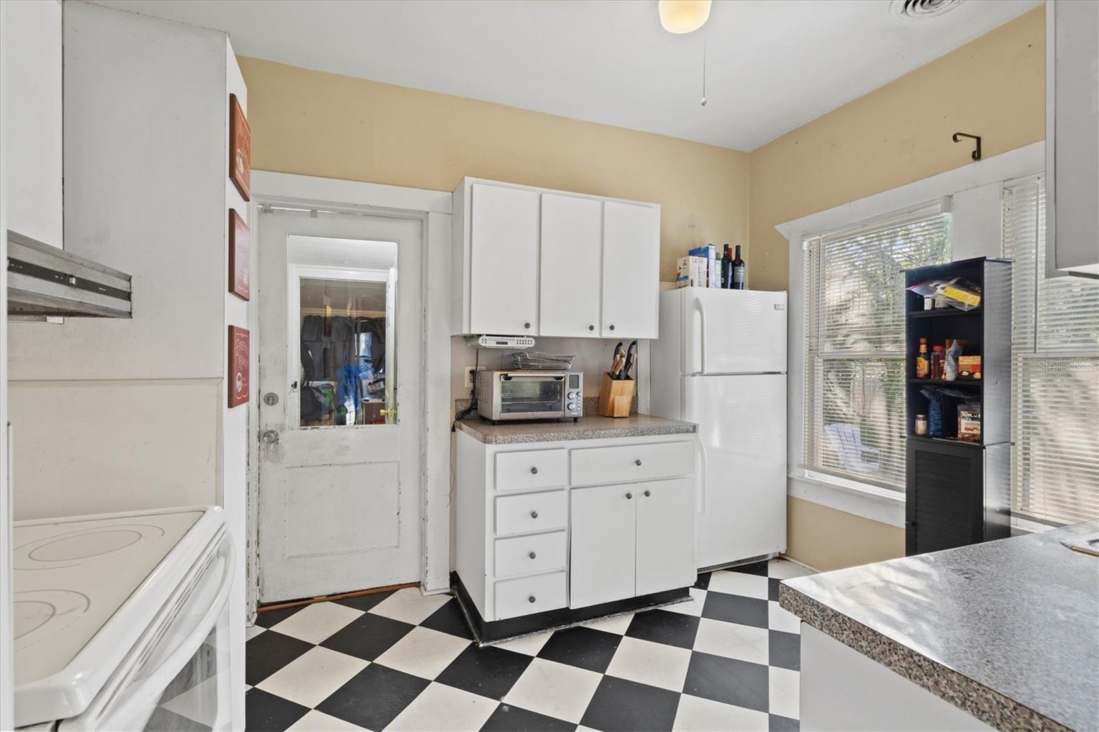 Image 9 of 61 For 2121 7th Avenue W