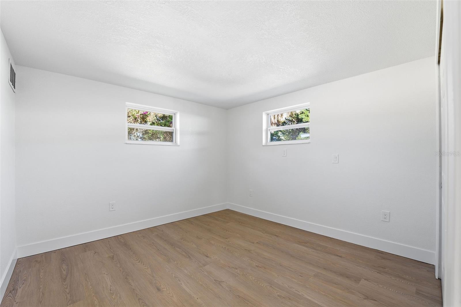 Image 19 of 29 For 5749 Pine Street