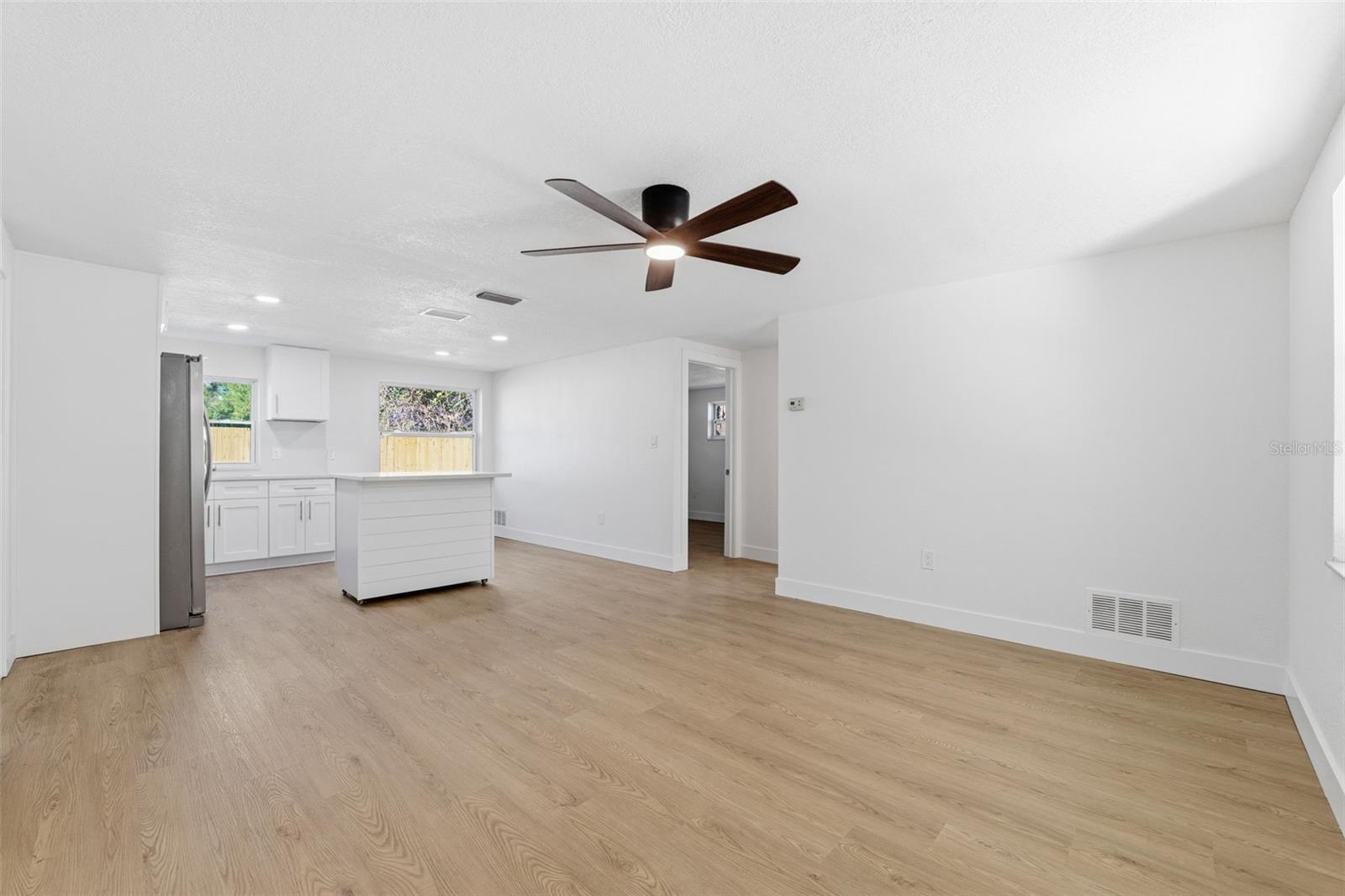 Image 7 of 29 For 5749 Pine Street