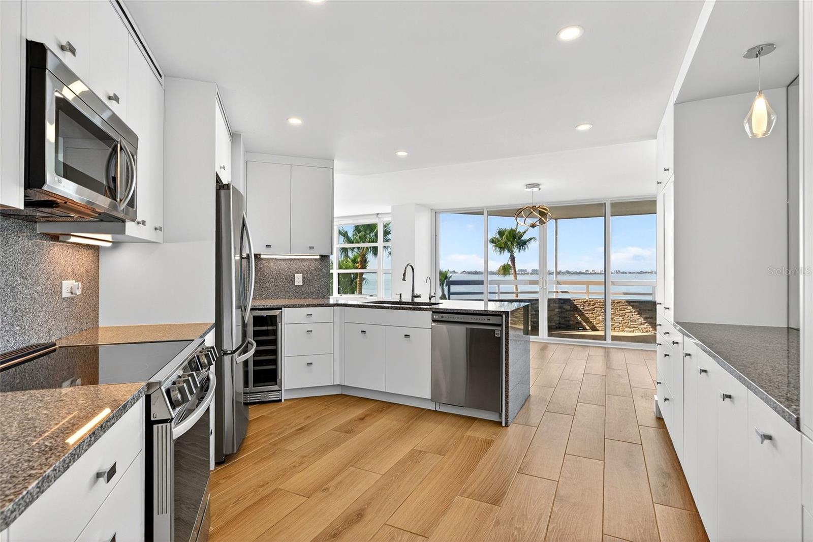 Image 15 of 100 For 888 Blvd Of The Arts  605