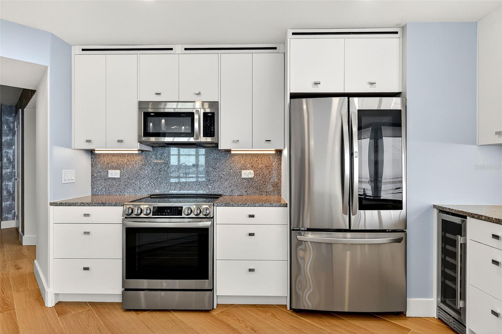 Image 17 of 100 For 888 Blvd Of The Arts  605