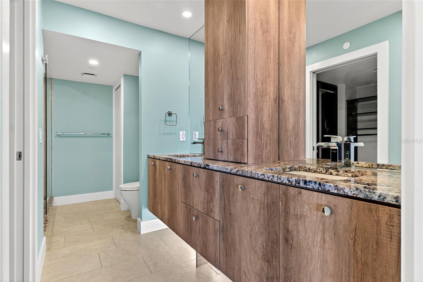 Image 38 of 100 For 888 Blvd Of The Arts  605