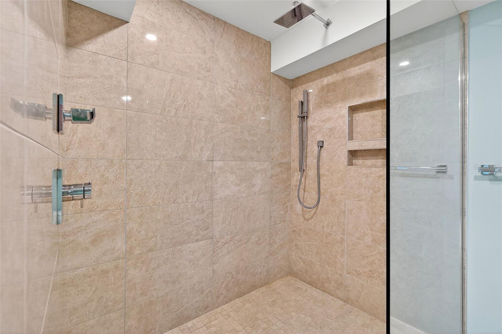 Image 40 of 100 For 888 Blvd Of The Arts  605