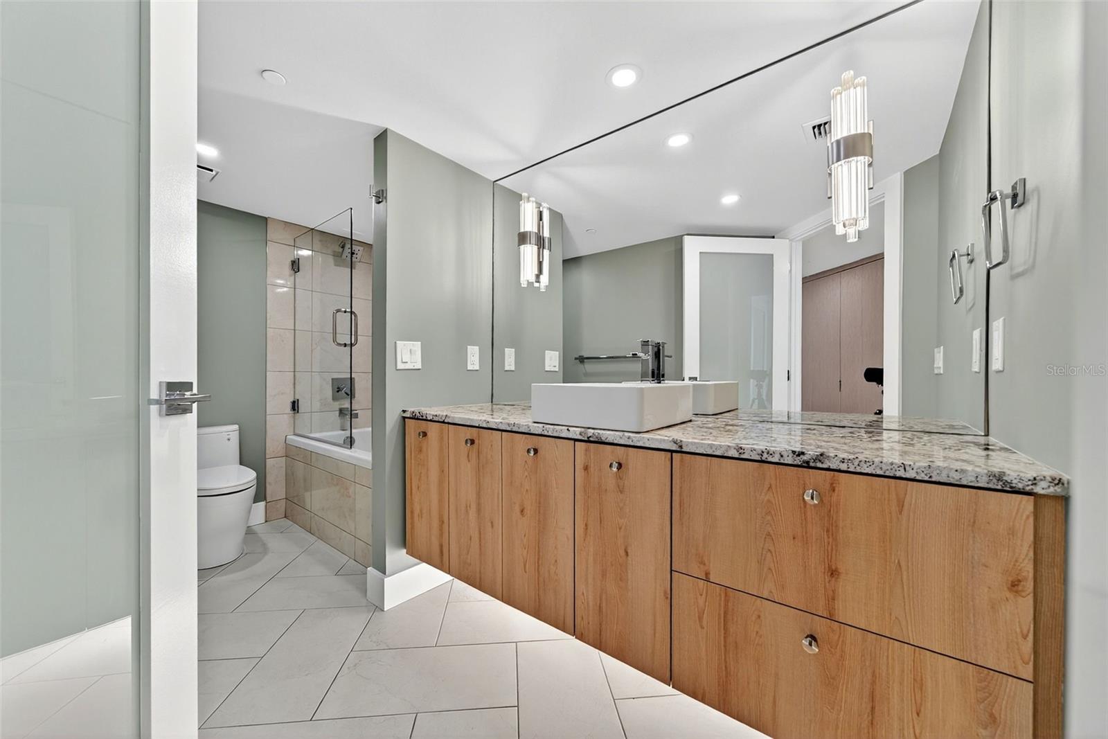 Image 47 of 100 For 888 Blvd Of The Arts  605