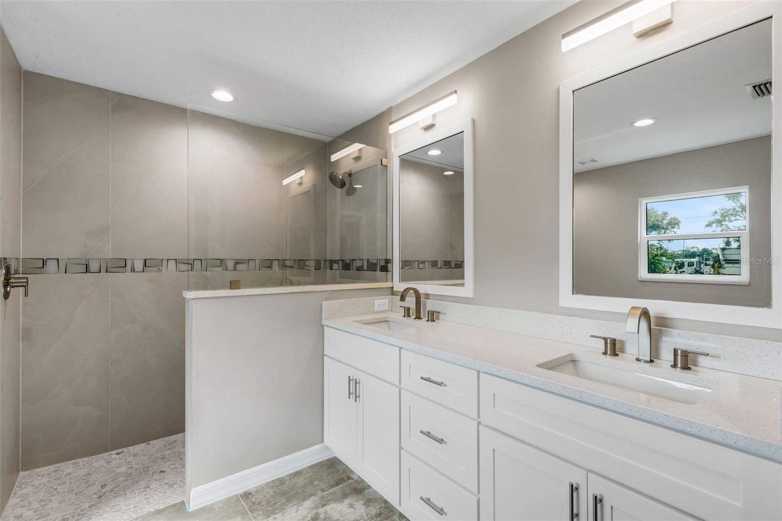 Image 27 of 46 For 1183 Cedar Avenue