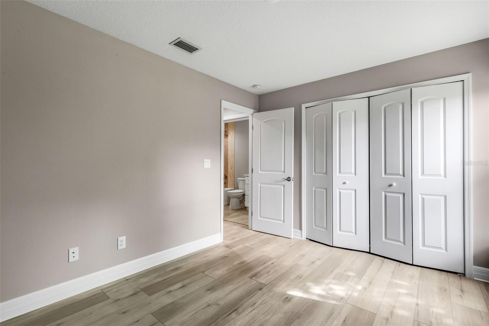 Image 31 of 46 For 1183 Cedar Avenue