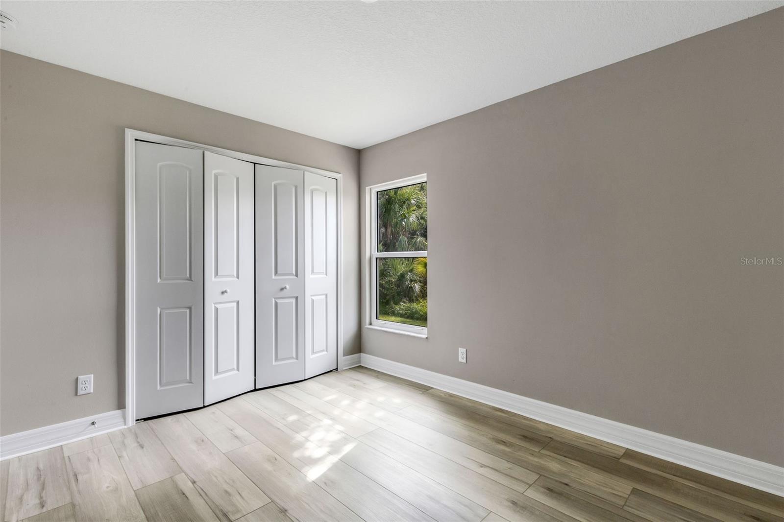 Image 32 of 46 For 1183 Cedar Avenue