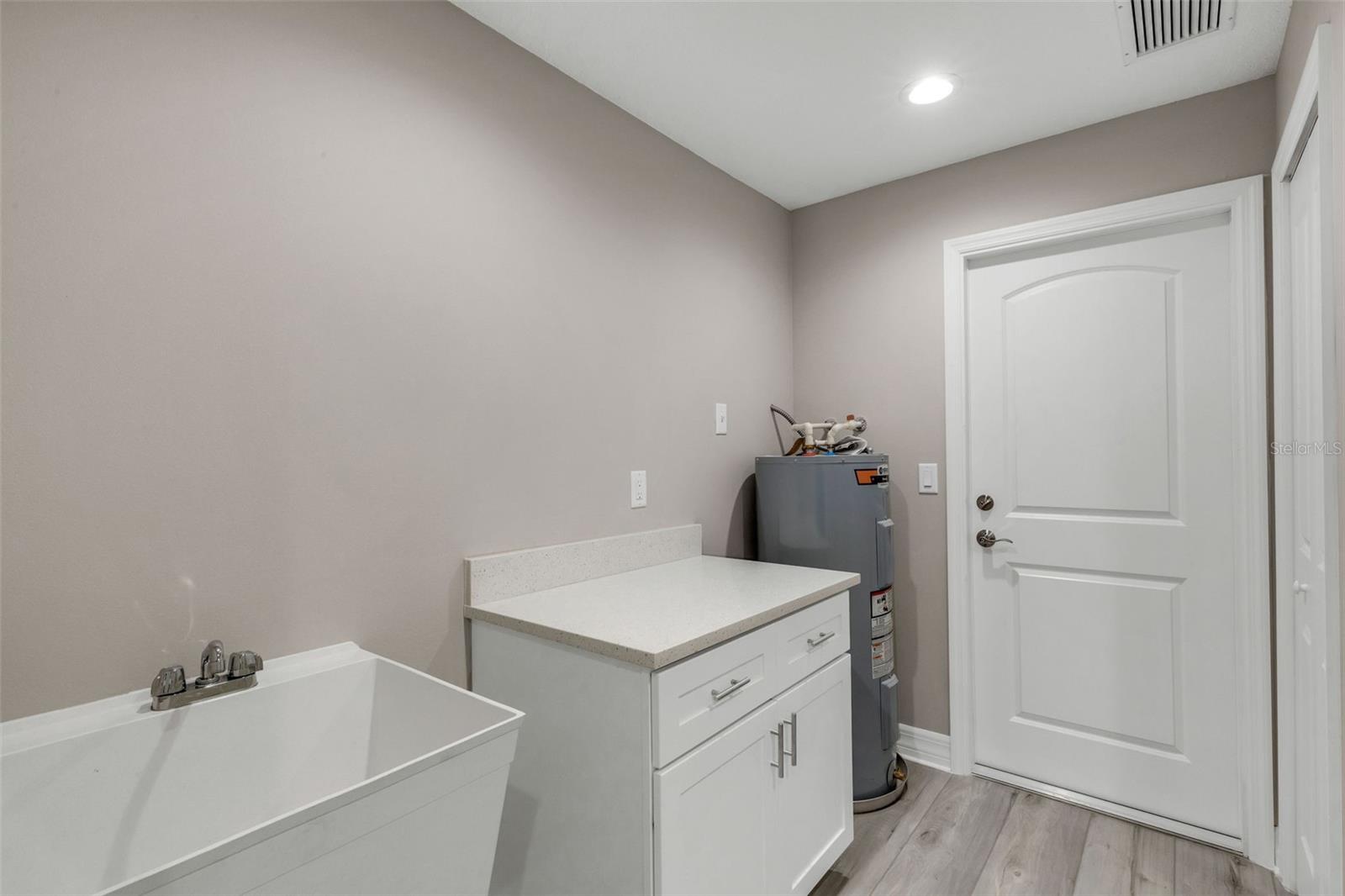 Image 34 of 46 For 1183 Cedar Avenue