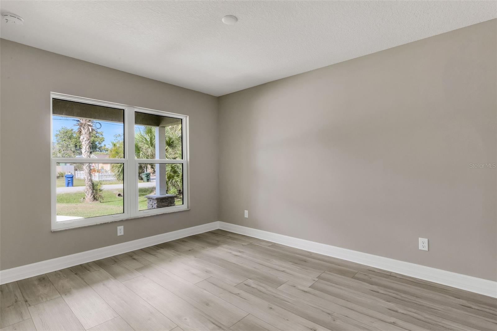 Image 36 of 46 For 1183 Cedar Avenue