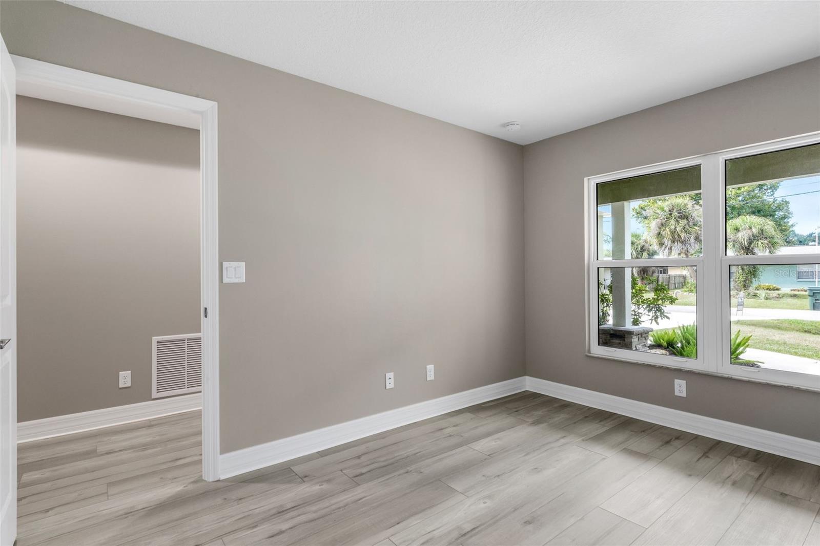 Image 37 of 46 For 1183 Cedar Avenue