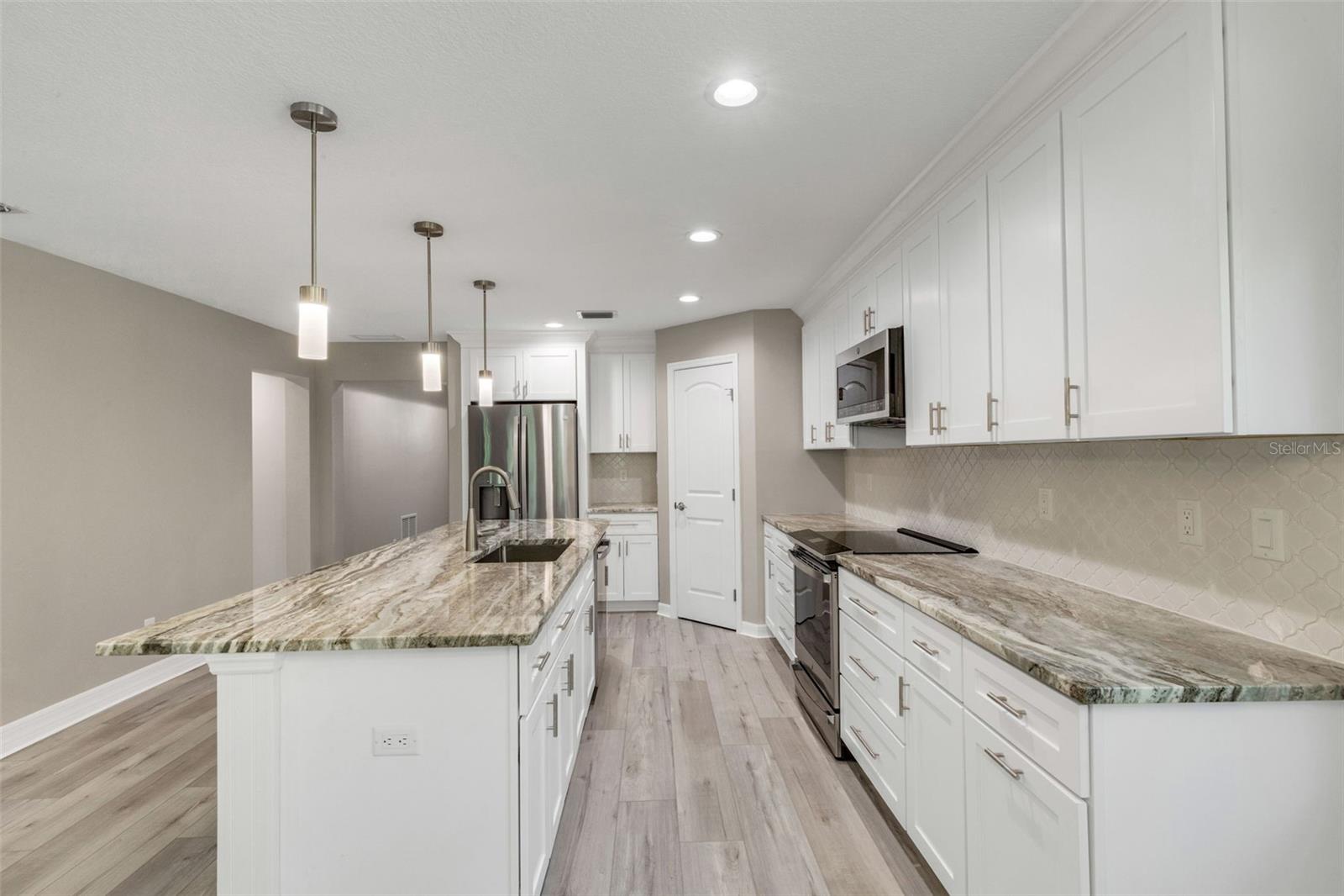 Image 7 of 46 For 1183 Cedar Avenue