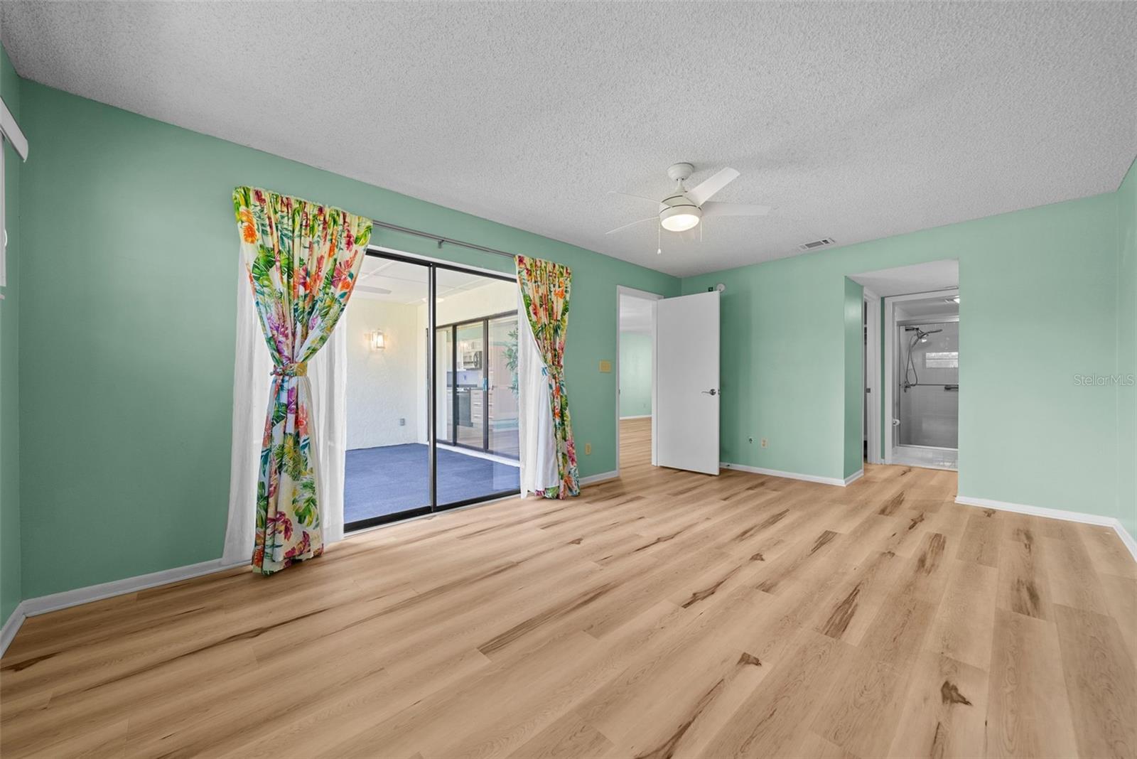 Image 22 of 50 For 6061 Fairway Lane 1411