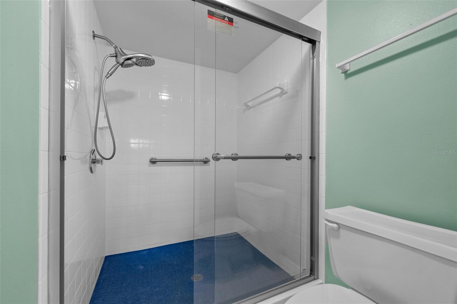 Image 24 of 50 For 6061 Fairway Lane 1411