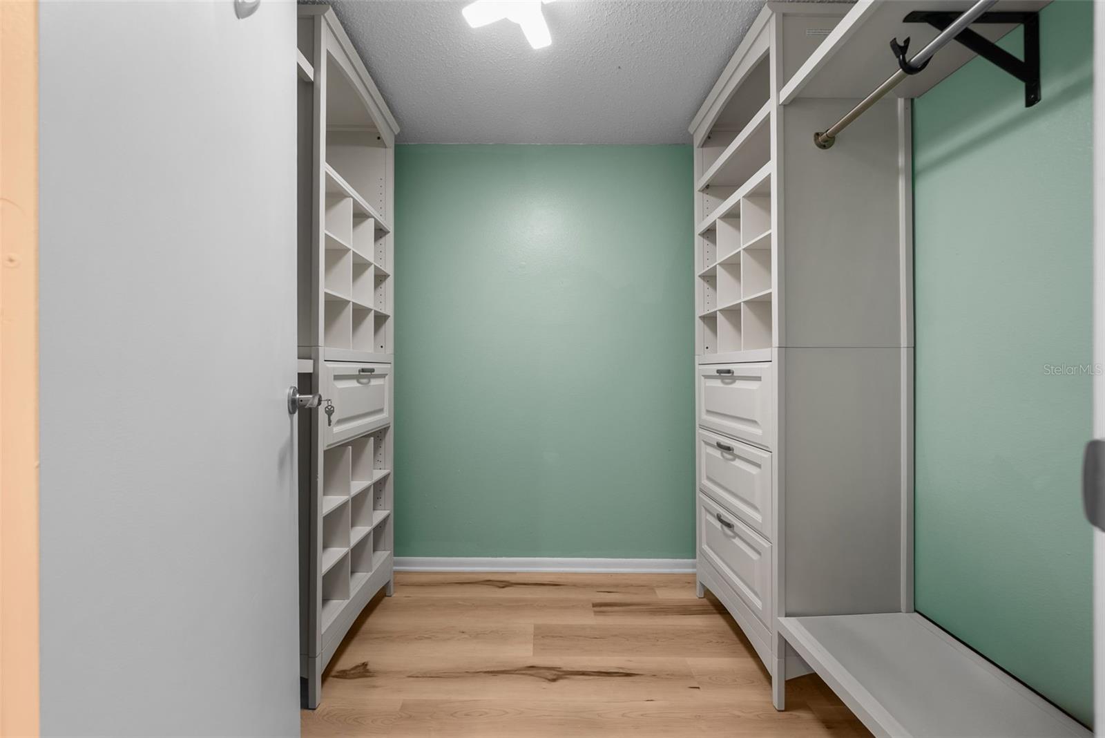 Image 25 of 50 For 6061 Fairway Lane 1411