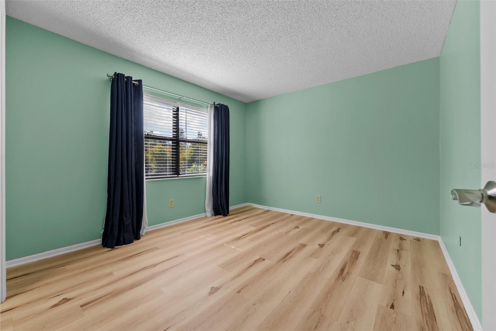 Image 27 of 50 For 6061 Fairway Lane 1411