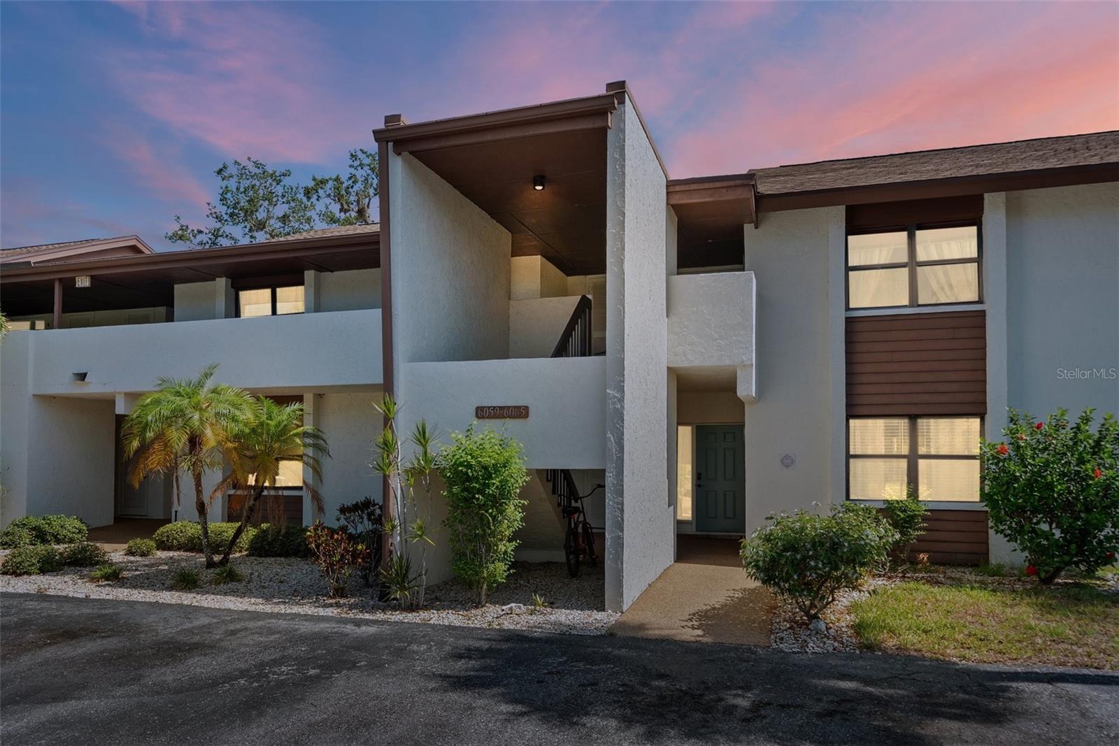 Image 30 of 50 For 6061 Fairway Lane 1411