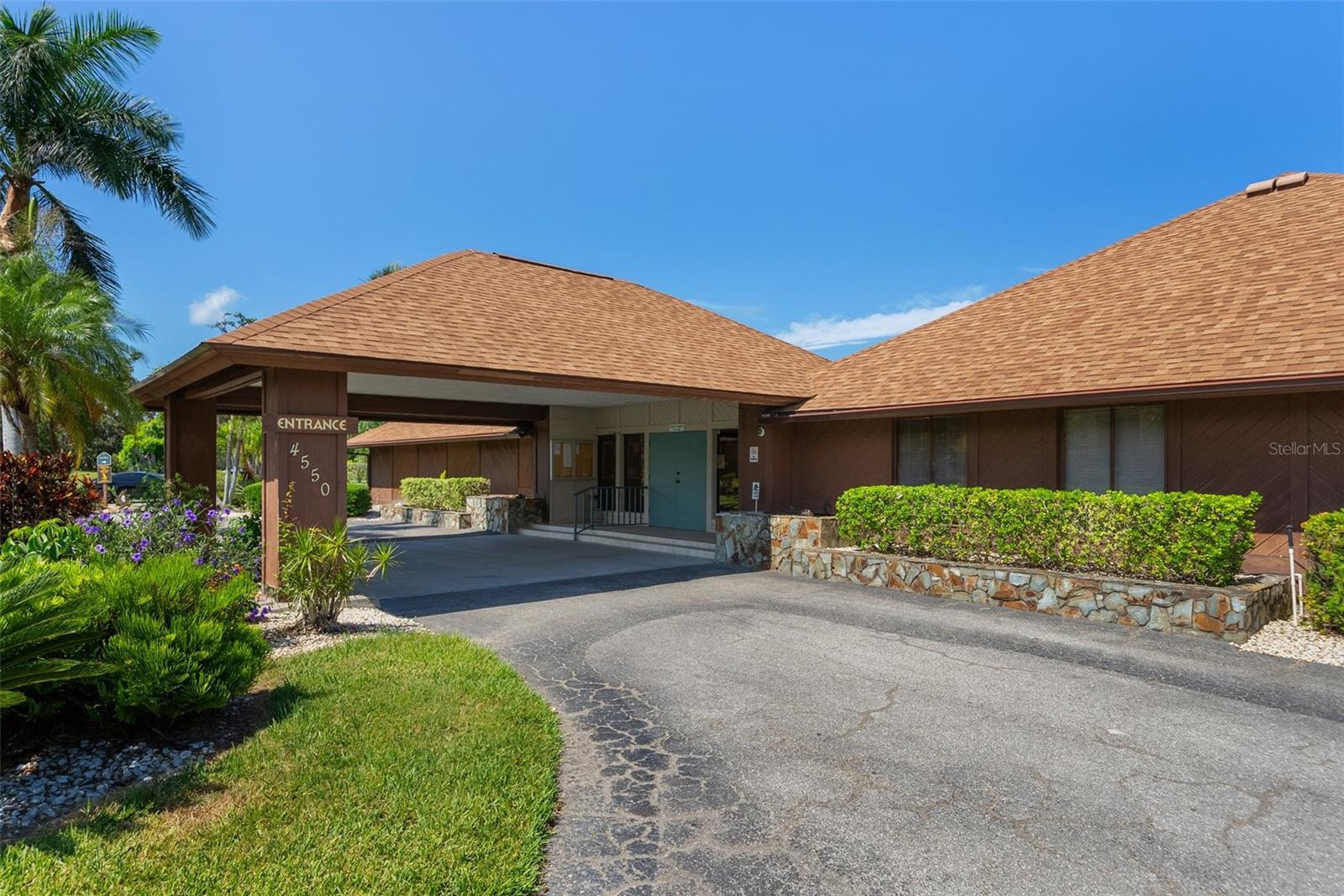 Image 37 of 50 For 6061 Fairway Lane 1411