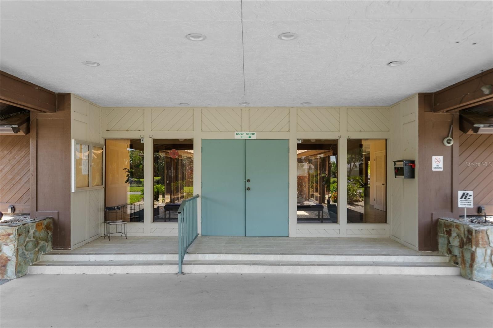 Image 38 of 50 For 6061 Fairway Lane 1411