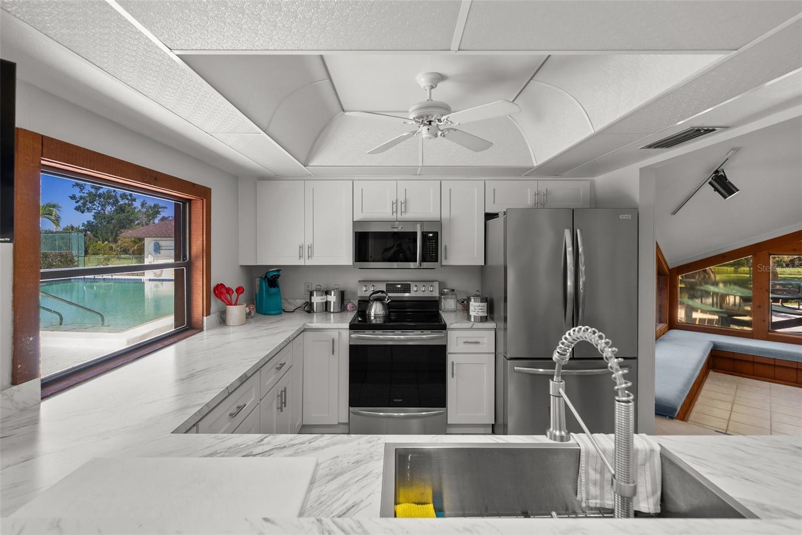 Image 43 of 50 For 6061 Fairway Lane 1411