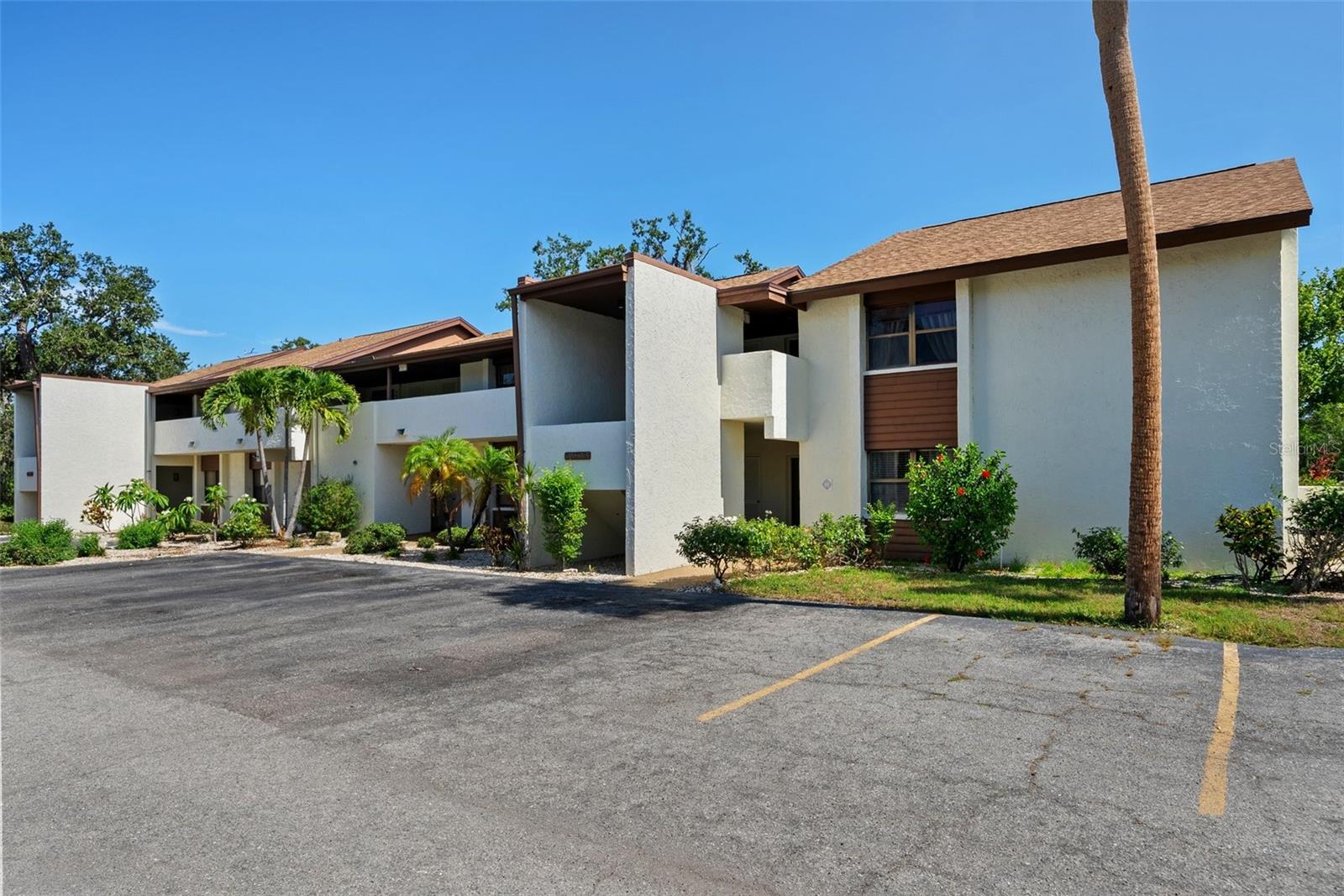 Image 8 of 50 For 6061 Fairway Lane 1411