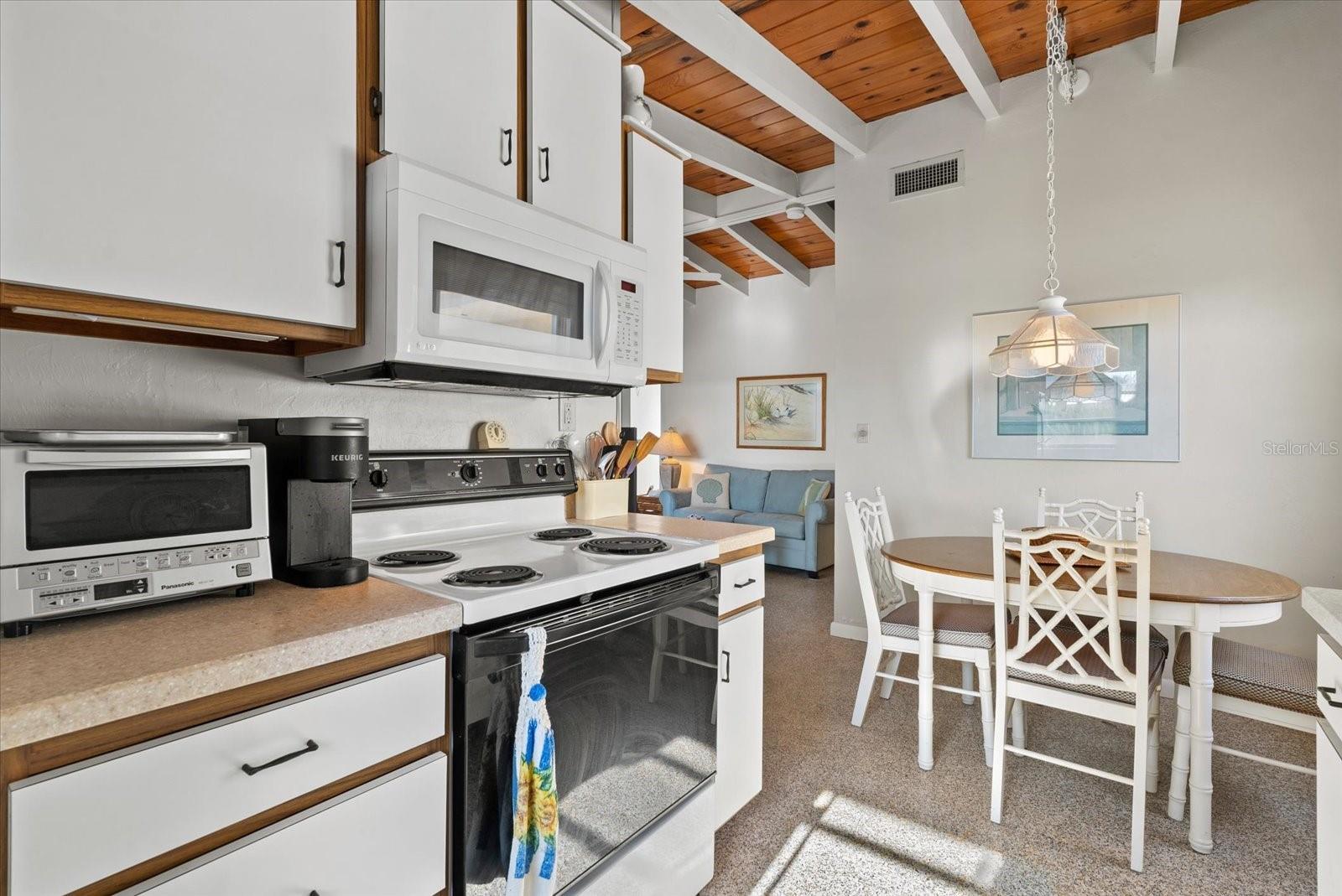 Image 11 of 45 For 6006 Midnight Pass Road 11