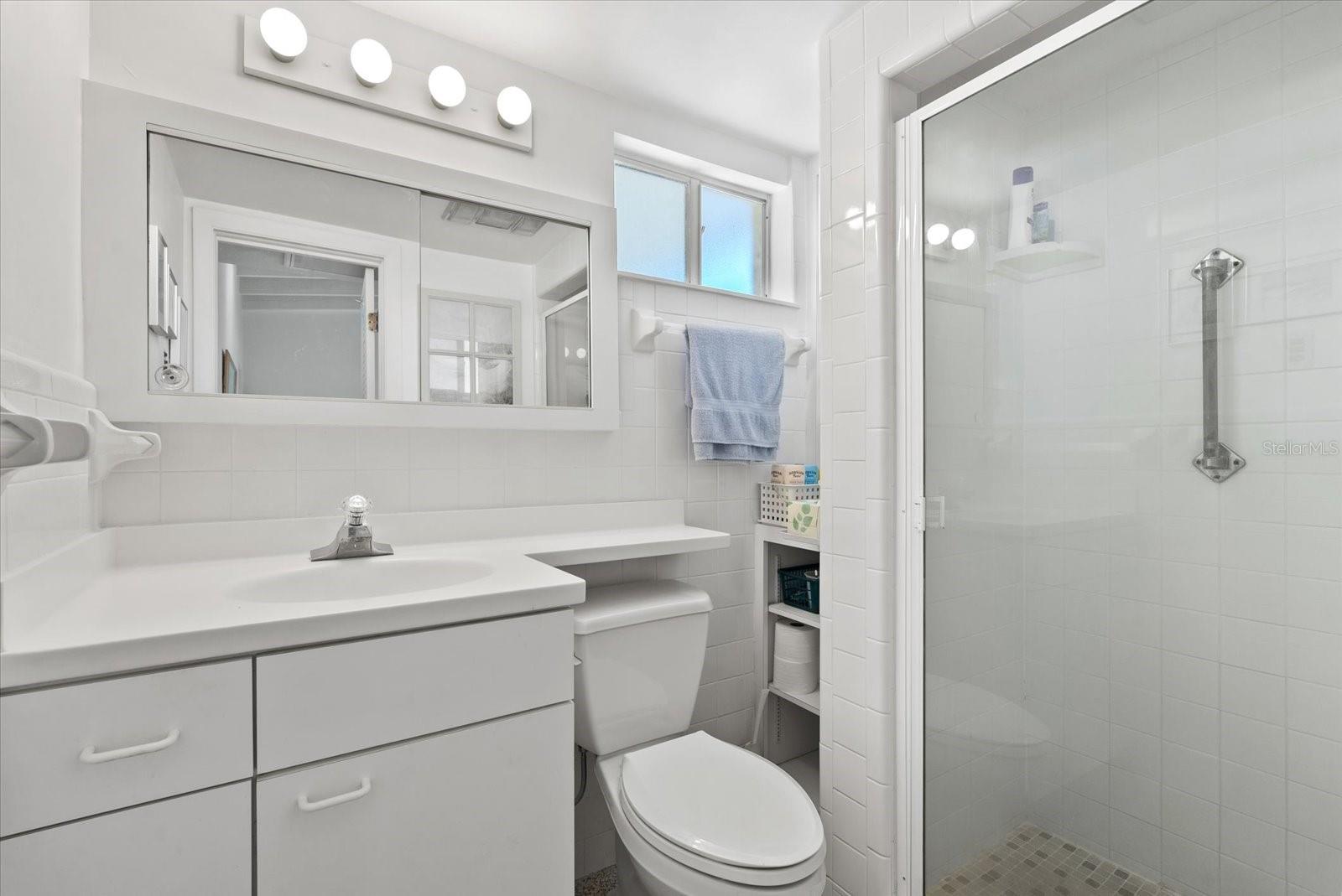 Image 12 of 45 For 6006 Midnight Pass Road 11