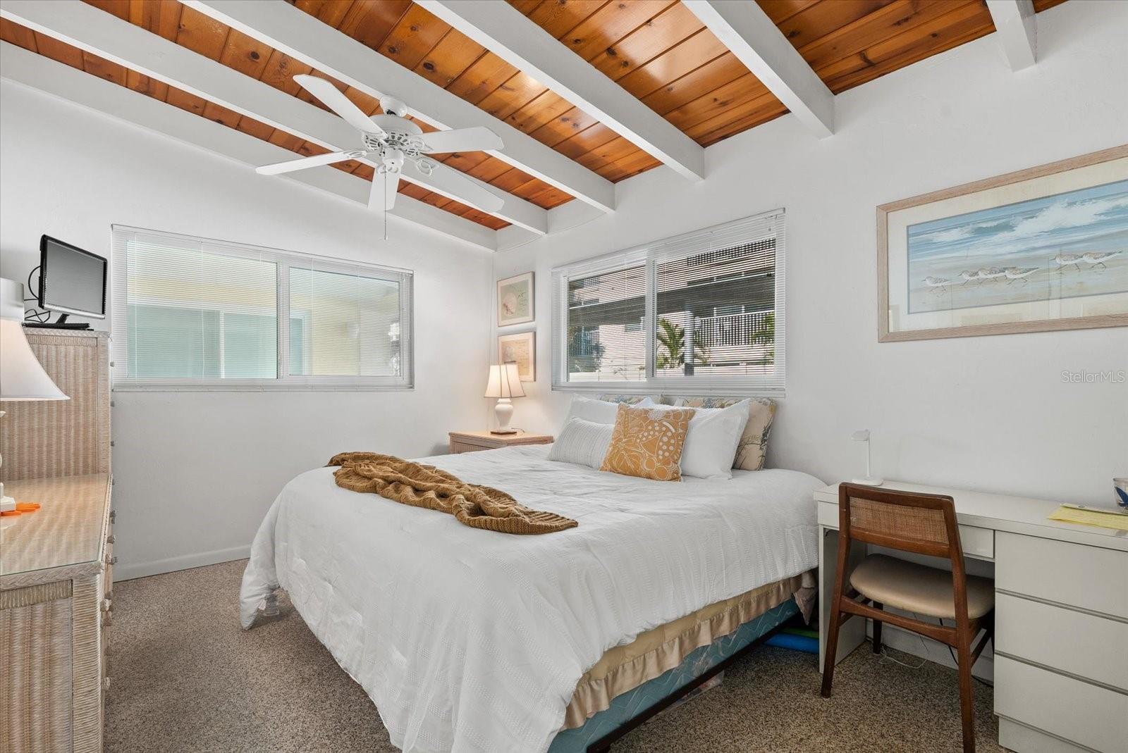 Image 13 of 45 For 6006 Midnight Pass Road 11