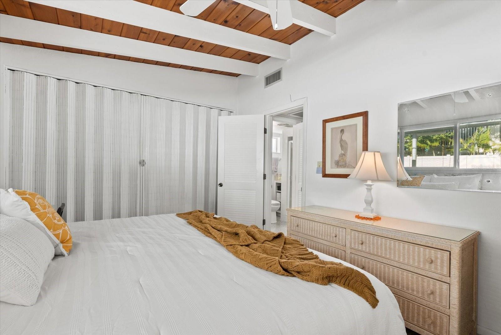 Image 15 of 45 For 6006 Midnight Pass Road 11