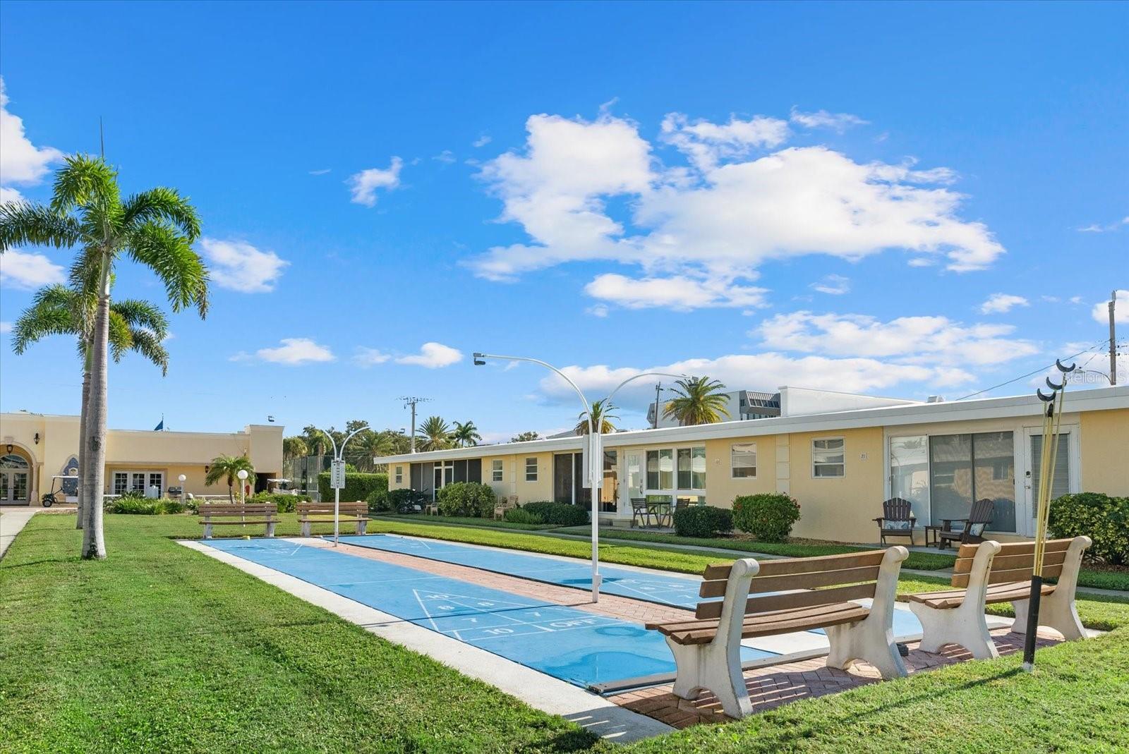 Image 23 of 45 For 6006 Midnight Pass Road 11