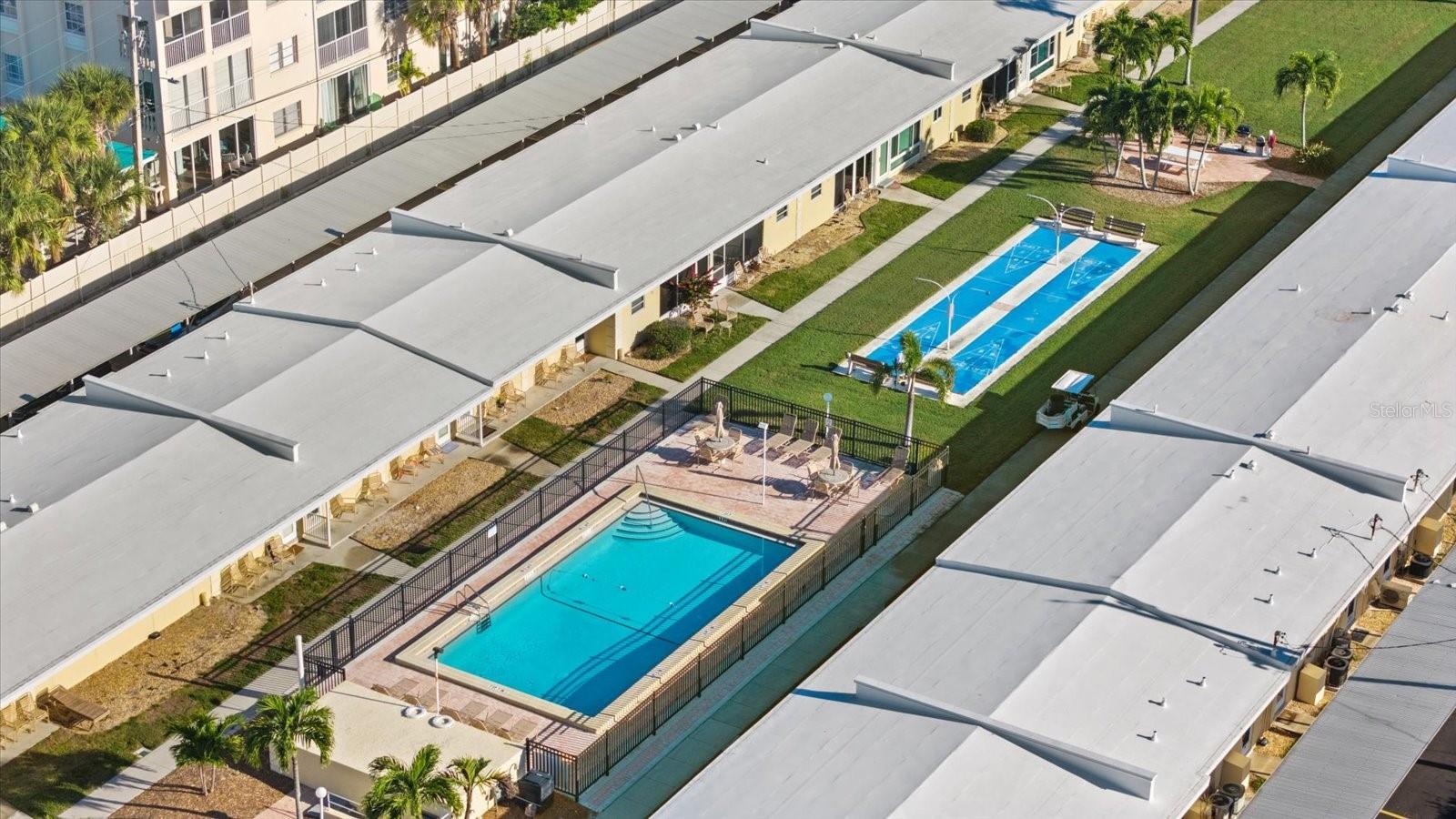 Image 25 of 45 For 6006 Midnight Pass Road 11