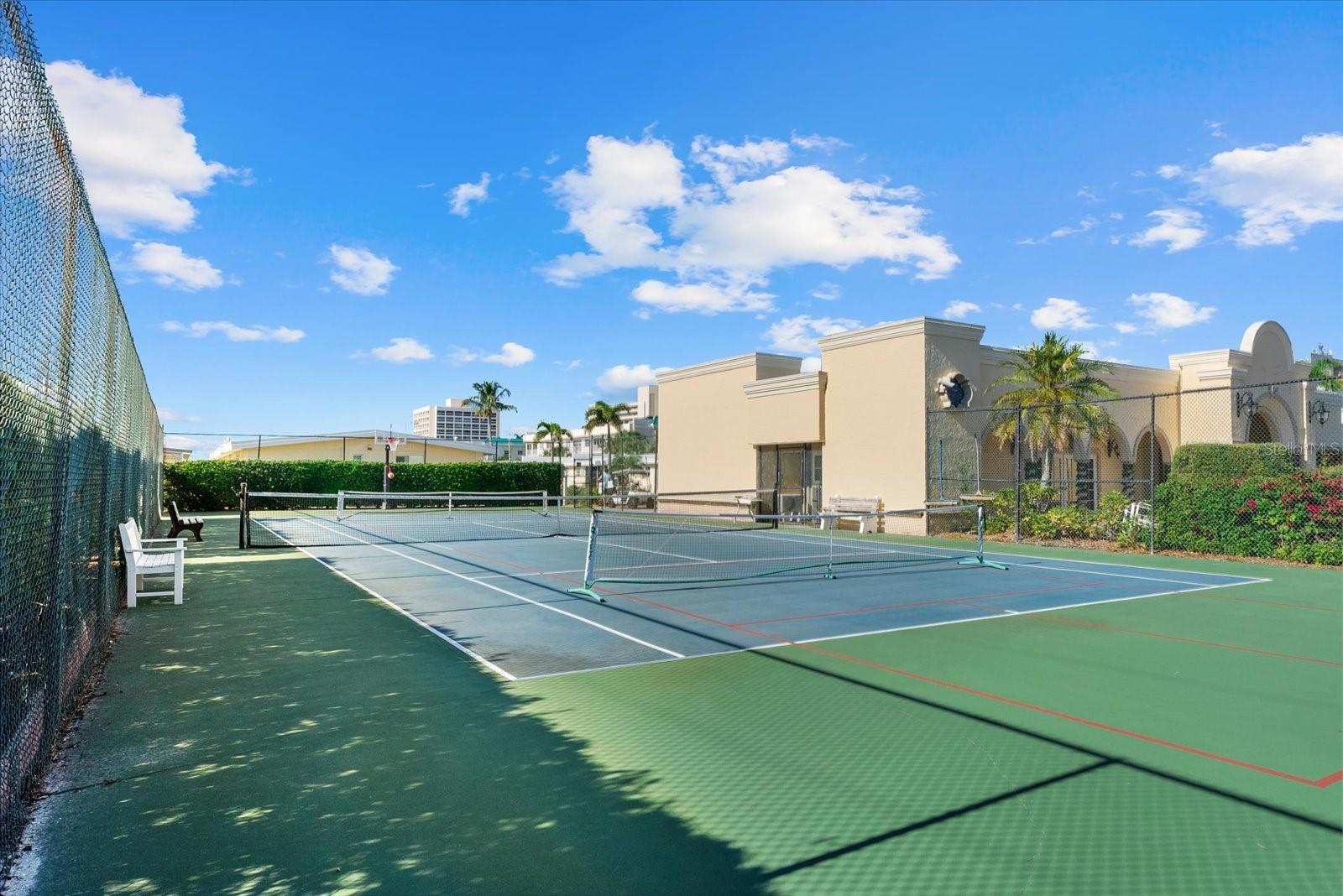 Image 29 of 45 For 6006 Midnight Pass Road 11