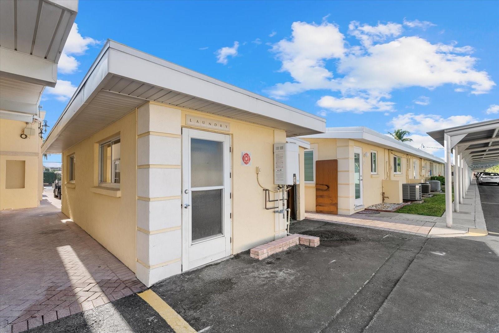 Image 32 of 45 For 6006 Midnight Pass Road 11