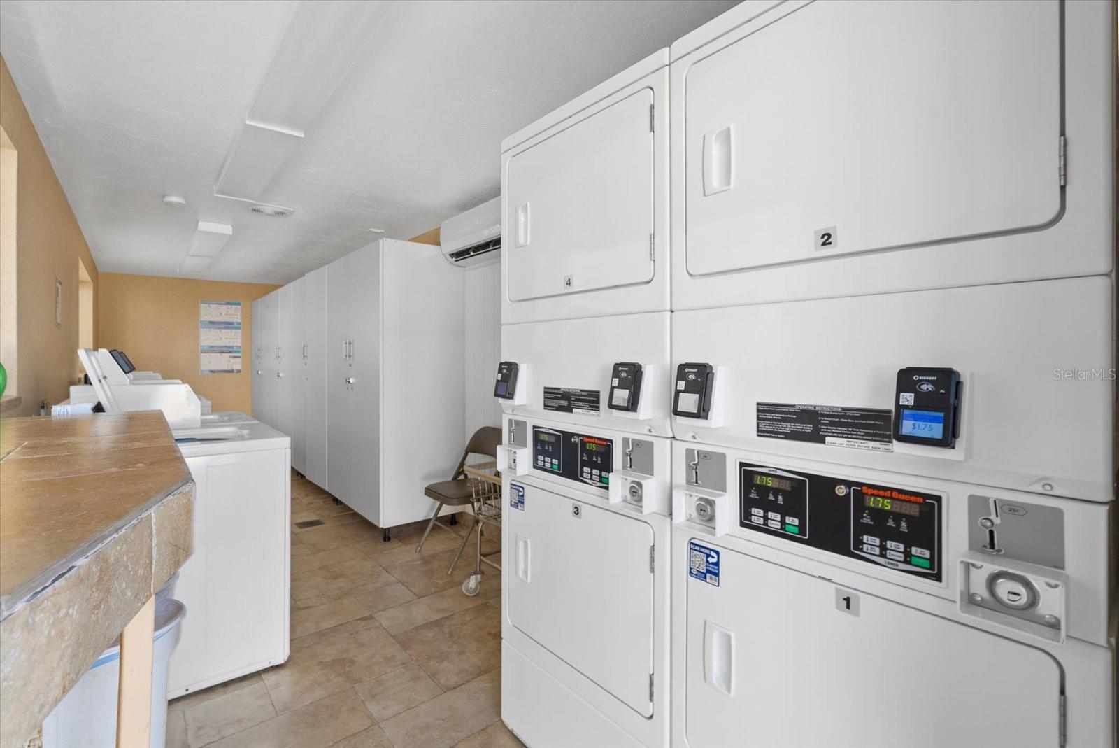 Image 33 of 45 For 6006 Midnight Pass Road 11