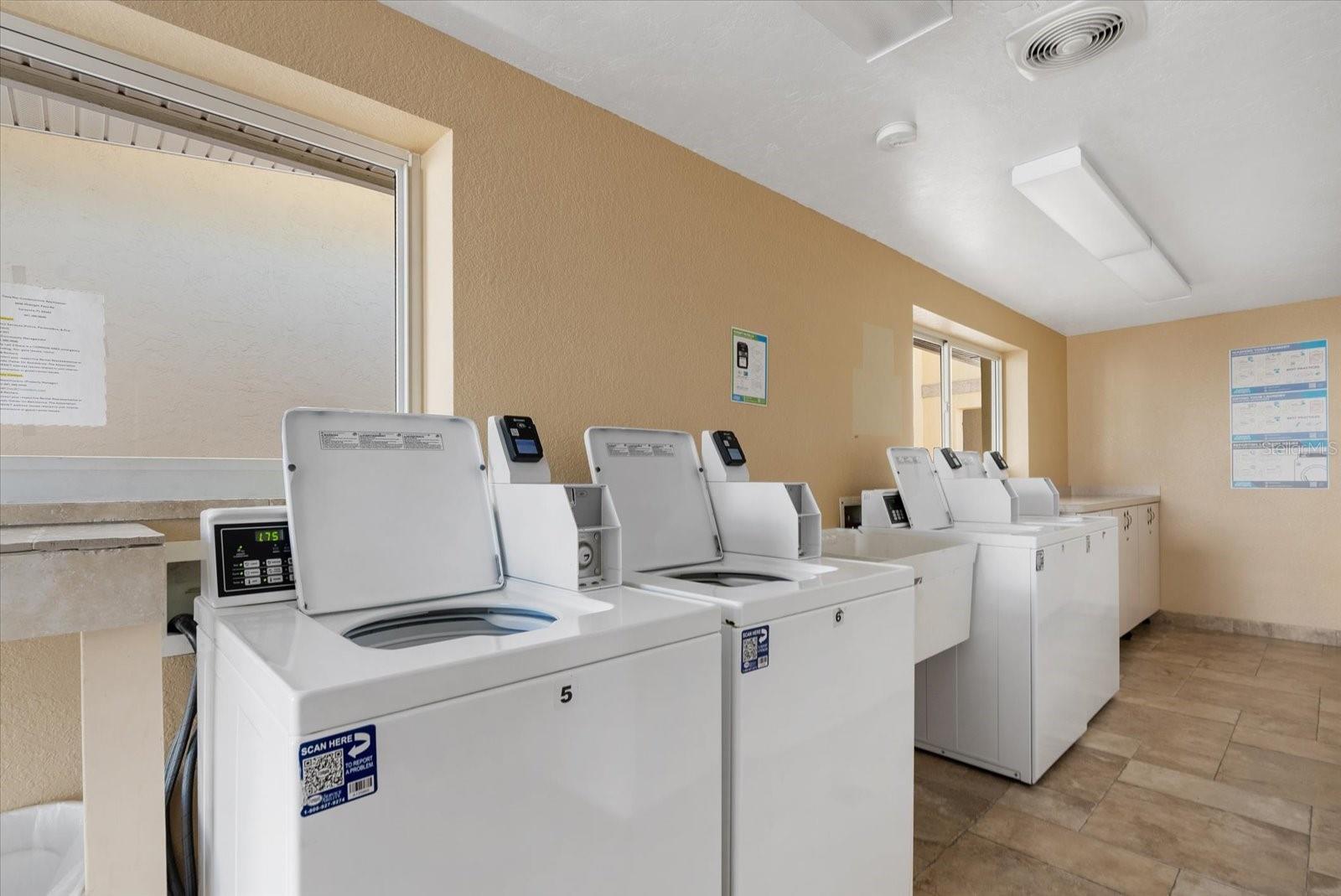 Image 34 of 45 For 6006 Midnight Pass Road 11