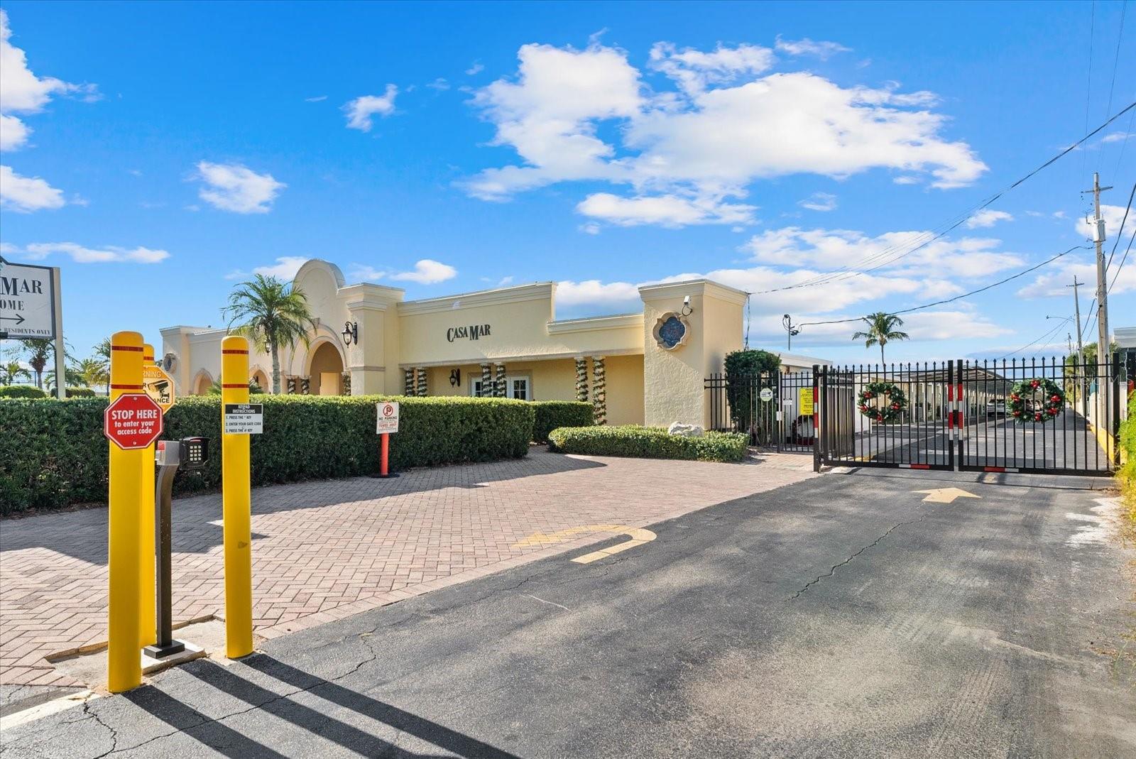 Image 35 of 45 For 6006 Midnight Pass Road 11