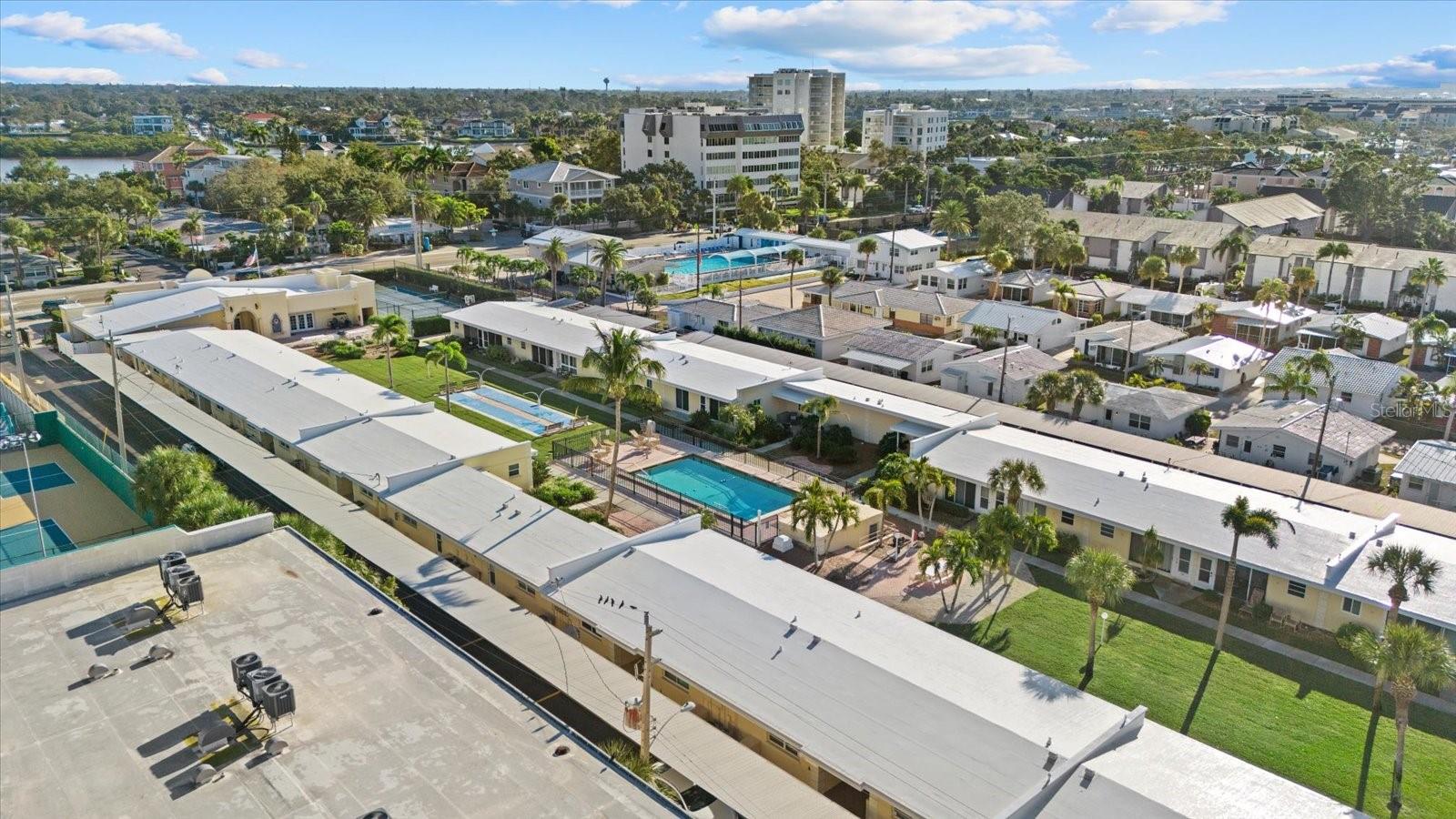 Image 37 of 45 For 6006 Midnight Pass Road 11