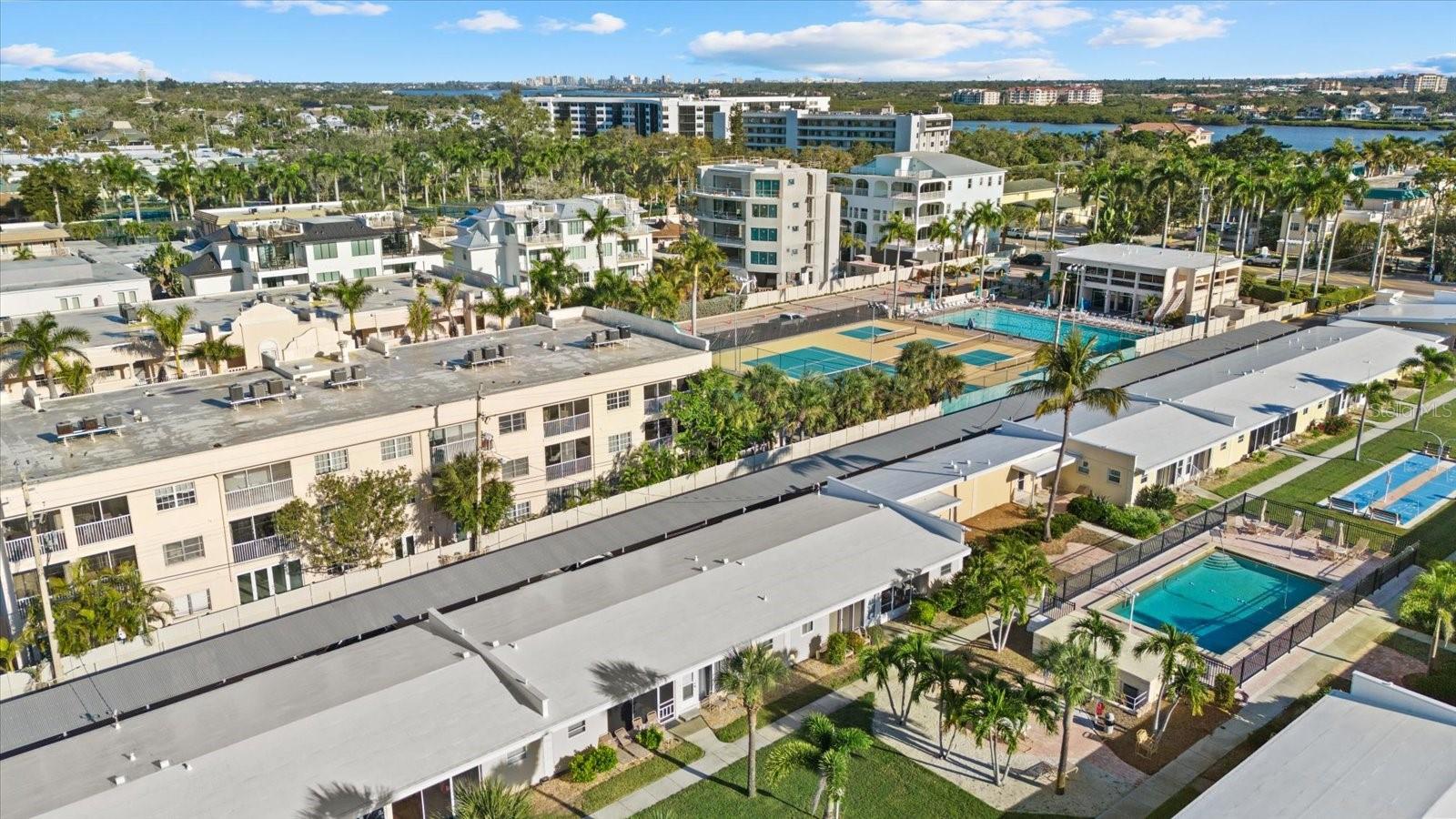 Image 38 of 45 For 6006 Midnight Pass Road 11